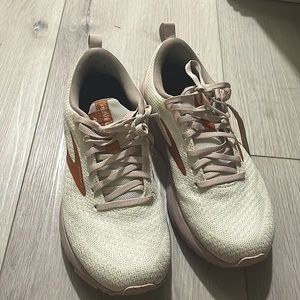 Brooks revel shoes